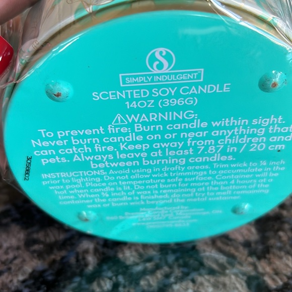 SIMPLY INDULGENT FRAGRANCE SOY CANDLE WATER LILY 14OZ NWT - Picture 3 of 4